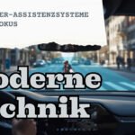 Cockpit-Blick eines modernen Autos auf Fußgänger und Radfahrer am Zebrastreifen